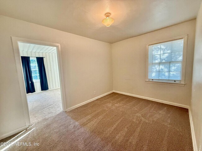 Building Photo - 3526 Hyacinth St