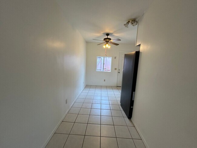 Building Photo - 735 Genevieve St