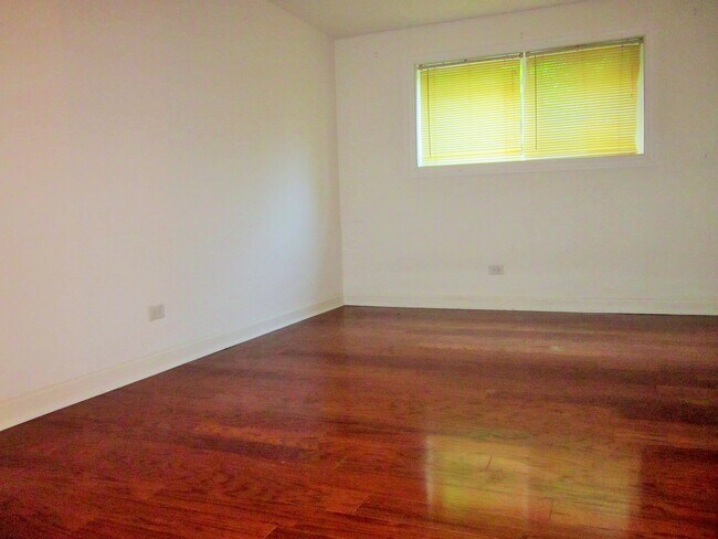 Building Photo - 2300 Beau Monde Terrace