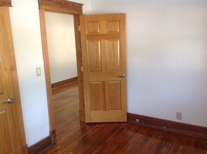 Building Photo - 2417 Woodland Ave