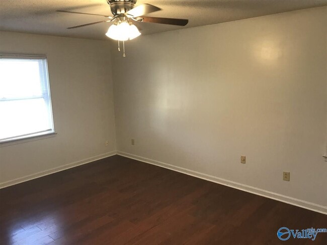 Building Photo - 1305 Chimney Springs Dr SE