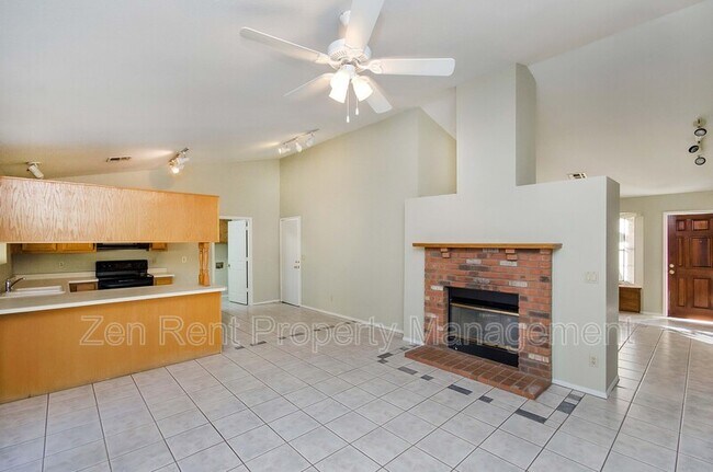 Building Photo - 5802 E Enrose St