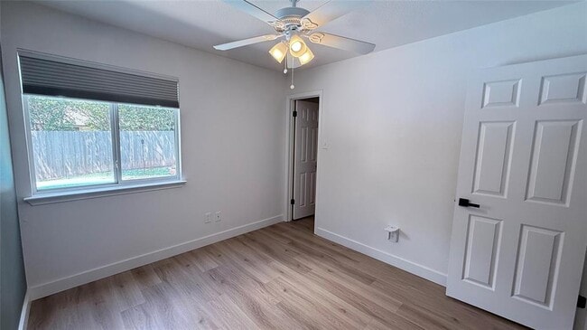 Building Photo - 1207 Darless Dr