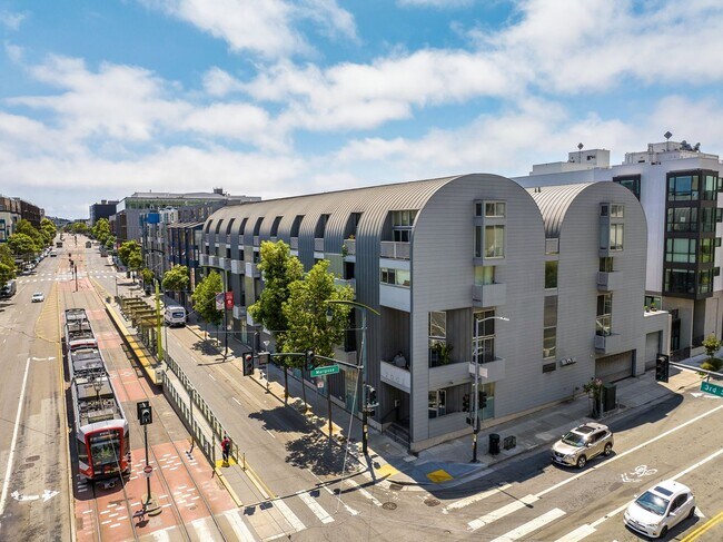 Building Photo - Stunning Two Bedroom Condo in Prime Neighborhood - Please Contact for Showing Availability!