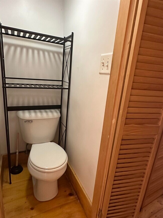 Building Photo - 110 Estey St