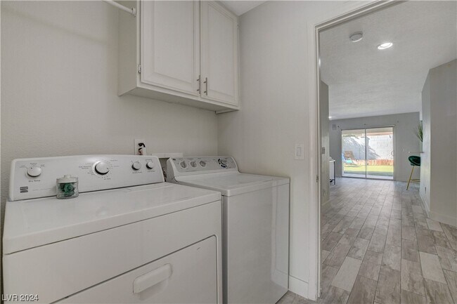 Building Photo - 9416 Crown Vista Ln