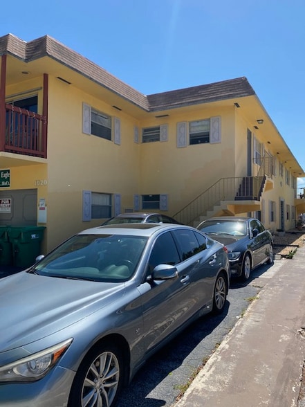 Building Photo - 1020 N 18th Ct