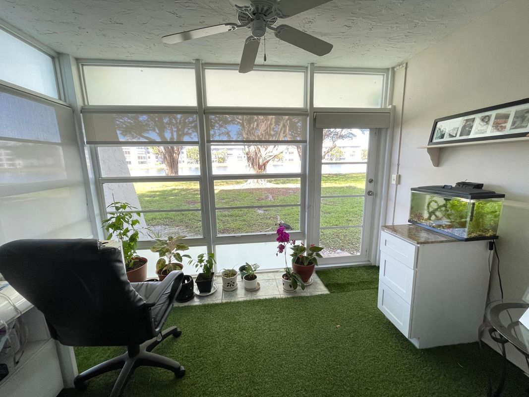 Building Photo - 9430 Poinciana Pl
