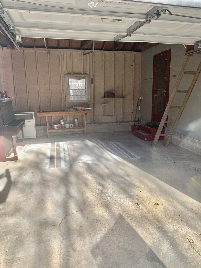 Building Photo - 13 Eaton St