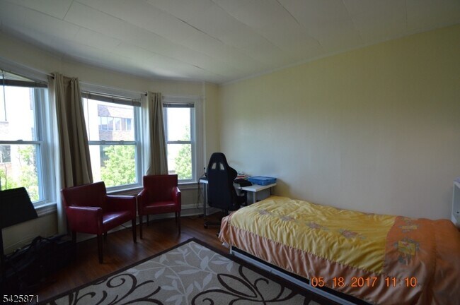 Building Photo - 83 Summit Ave