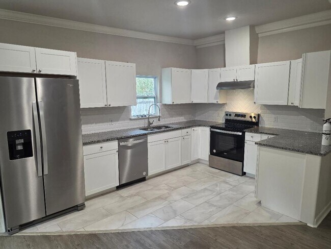 Building Photo - 21307 SE Hawthorne Rd