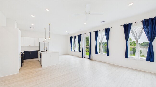 Building Photo - 9609 Valeca Dr
