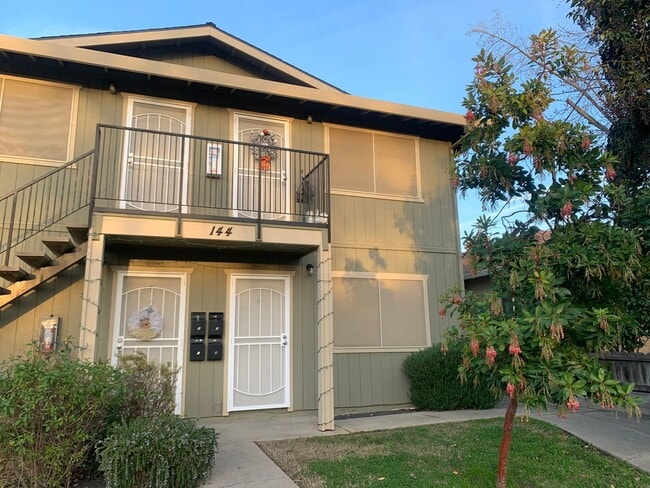 Building Photo - 144 Duranta St