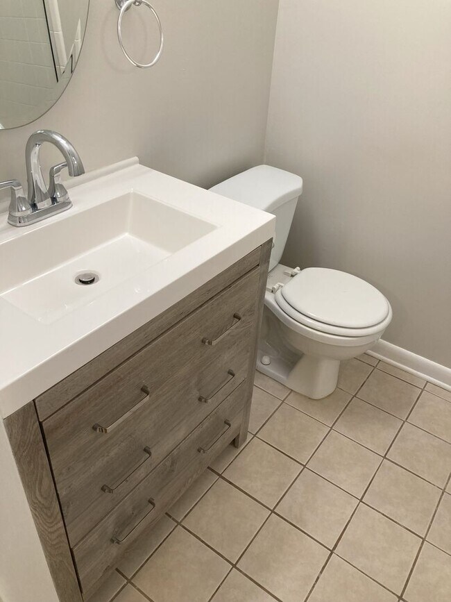 Building Photo - HISTORIC WAVERLY One Bedroom One Bath Condo