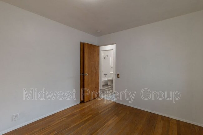 Building Photo - 3110 N Waterford Dr