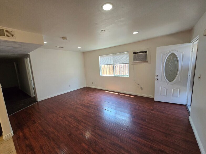 Building Photo - 10218 San Pedro St