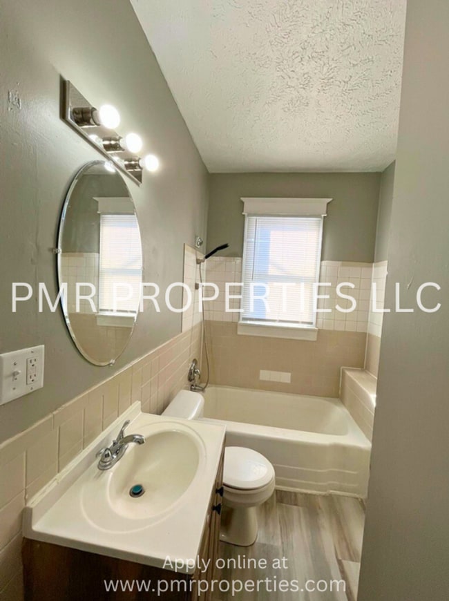 Building Photo - 4 Bedrooms/1 Bathroom House