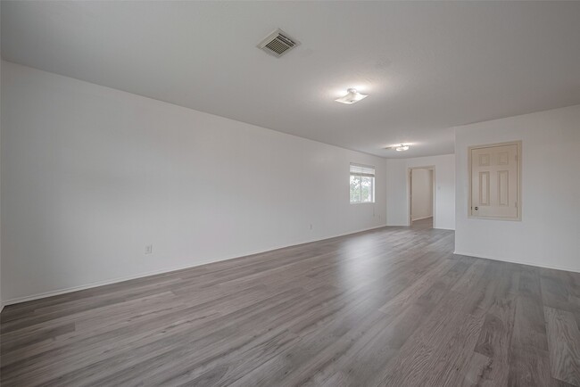 Building Photo - 6814 Shallow River Ct