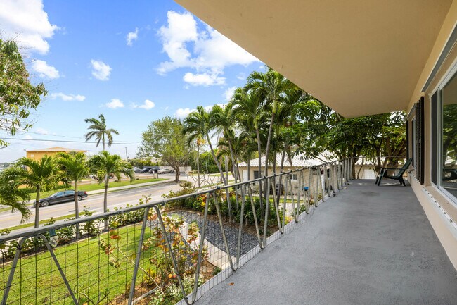 Building Photo - 5411 N Flagler Dr