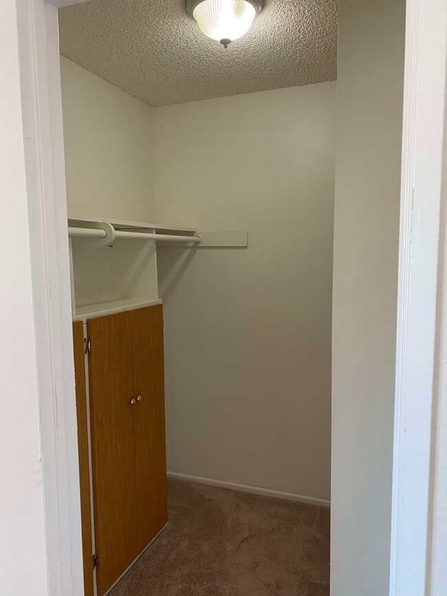 Building Photo - Fantastic Renovated 2 story - 2 bed + 1 ba...