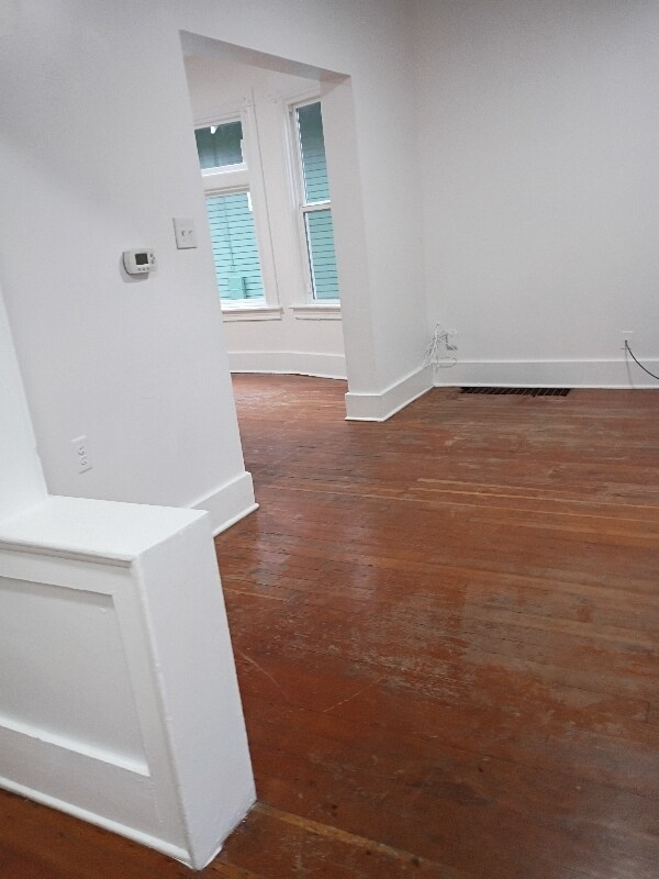 Building Photo - 547 NE Knott St