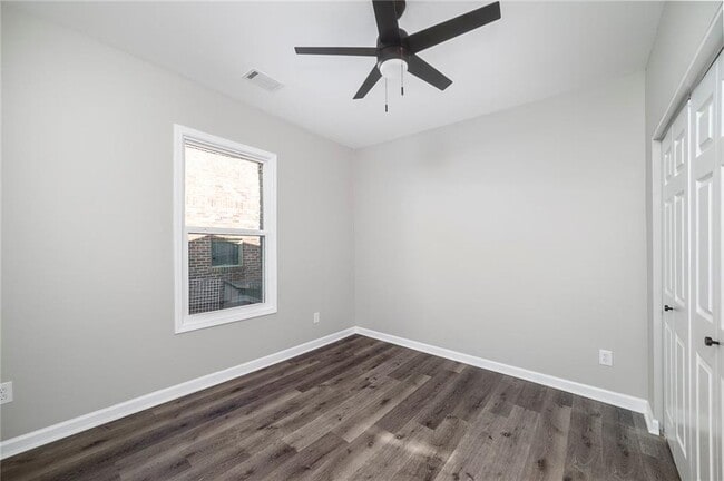 Building Photo - 944 Woodland Ave SE