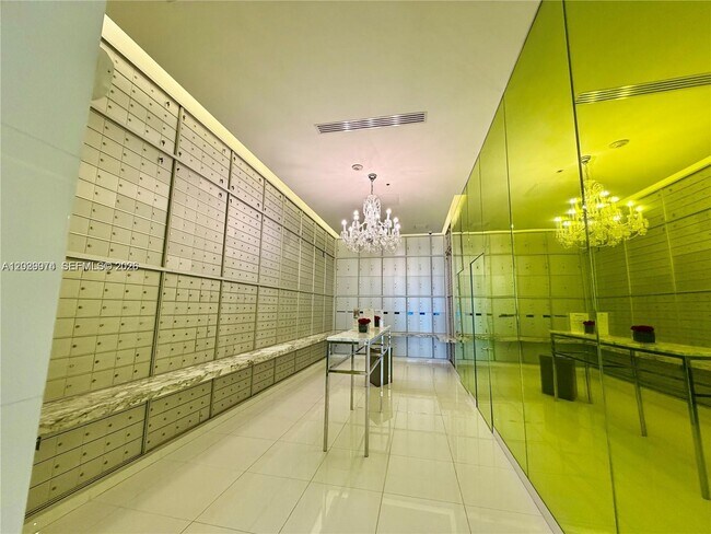Building Photo - 475 Brickell Ave