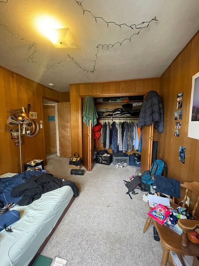 Building Photo - STUDENTS WELCOME! Split-Level Home in Midtown Ft. Collins