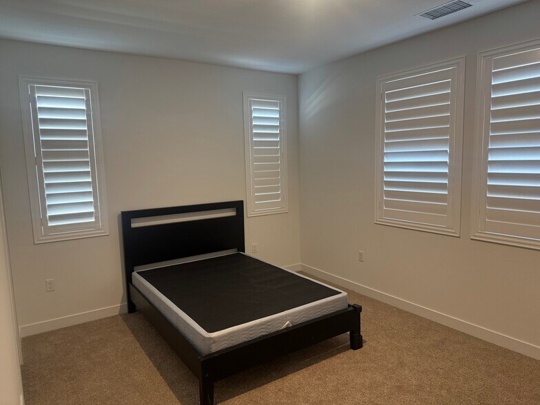 Building Photo - 11762 Saddleback Dr