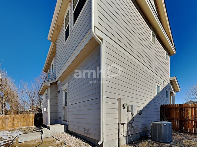 Building Photo - 10439 Vaughn Way