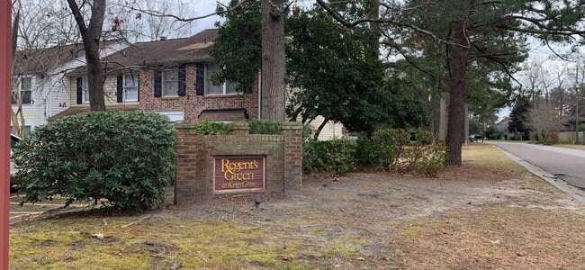 Building Photo - 3 Bedroom Townhome in Kings Grant