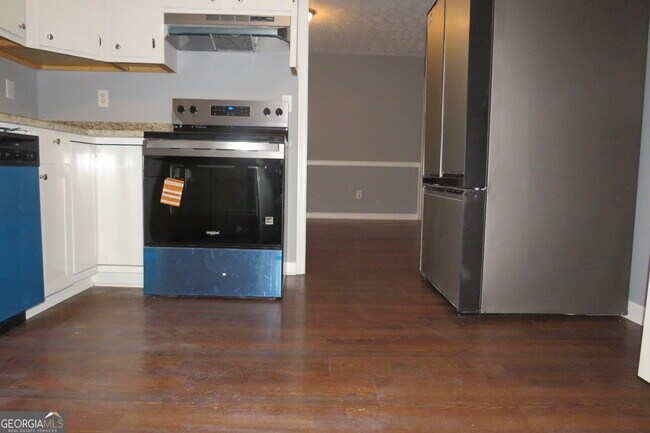 Building Photo - 1105 Hampton Rd