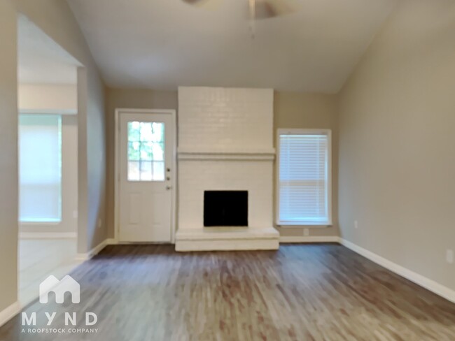 Building Photo - 4920 Meadowood Cir