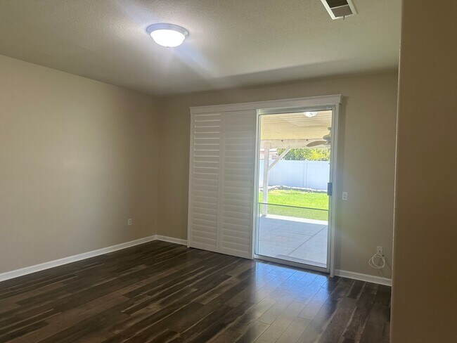 Building Photo - Single Story cul-de-sac 3Beds/2Bath Home i...