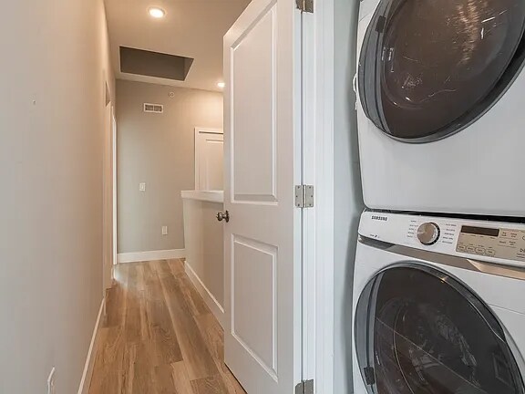 Building Photo - 2008 N Darien St