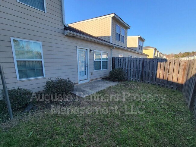 Building Photo - 640 Vista Dr