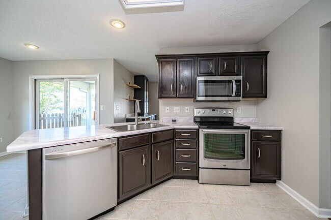 Building Photo - 709 Campusview Dr