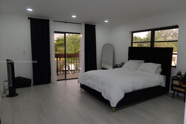 Building Photo - 8660 SW 149th Ave