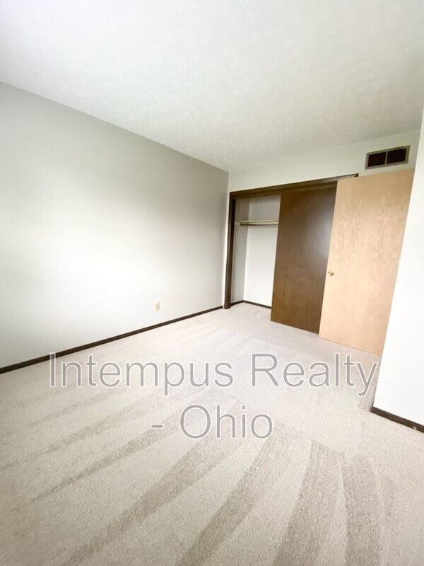 Building Photo - 718 W Light St