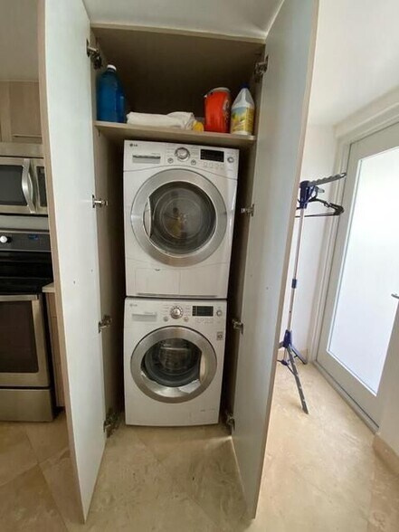 Building Photo - 2000 S Ocean Dr