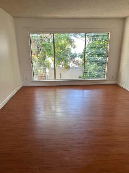 Building Photo - 852 Lorraine Blvd