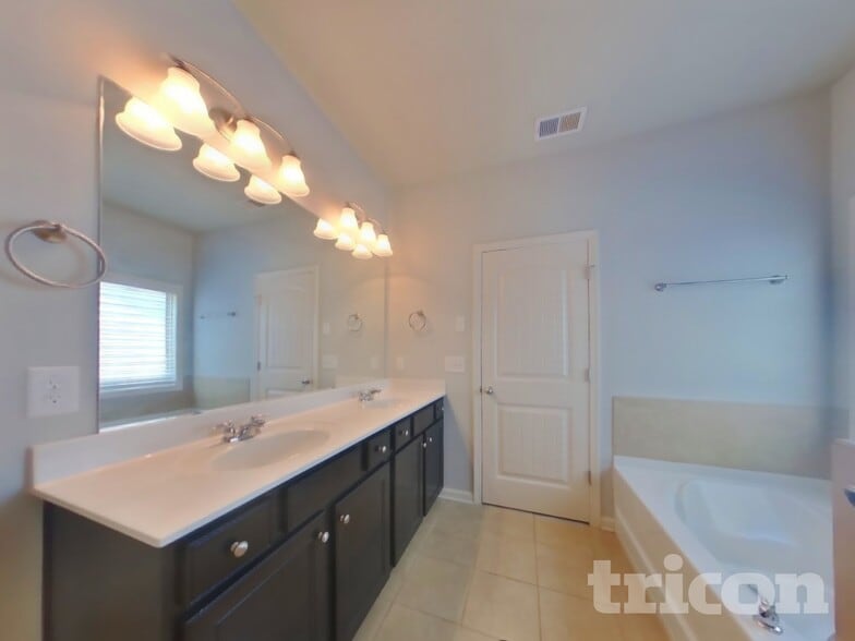Building Photo - 3013 Alan Dr