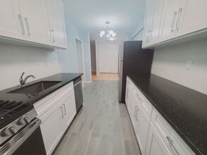 Building Photo - 30 Glenbrook Rd