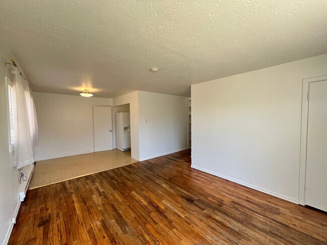 Building Photo - 6727 SE Reedway St