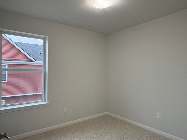 Building Photo - 4875 Ludlow Ln