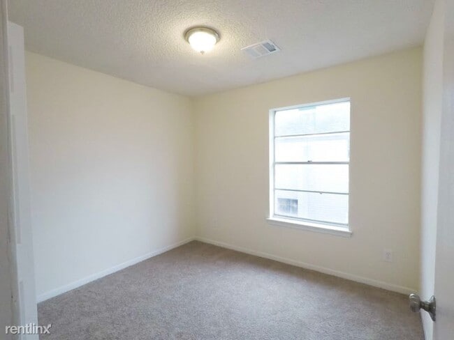 Building Photo - 2 br, 2 bath Townhome - 6603 Brittmoore Rd