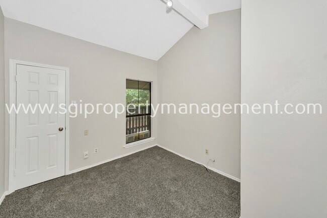 Building Photo - 2101 Count Fleet Dr