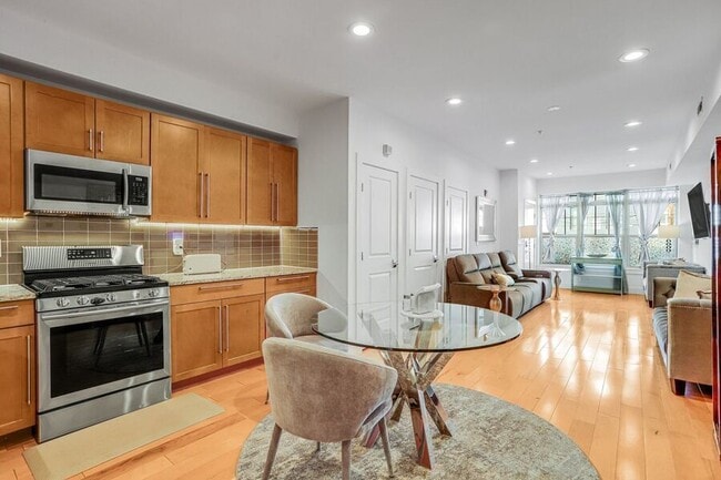 Building Photo - 816 Kennedy St NW