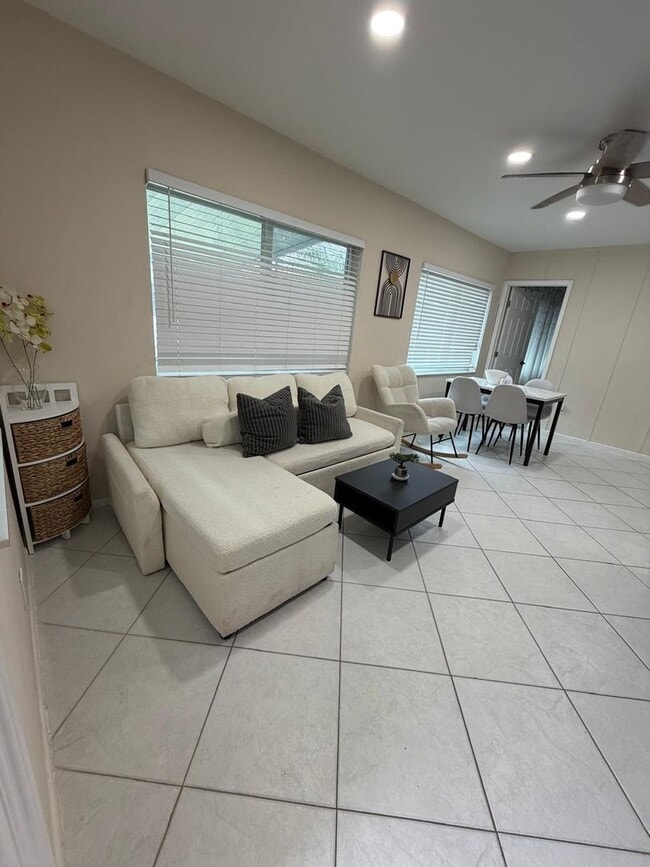 Building Photo - Charming 1 bed, 1 bath suite for rent