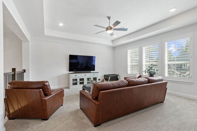 Building Photo - 902 Falcon Hollow Ln